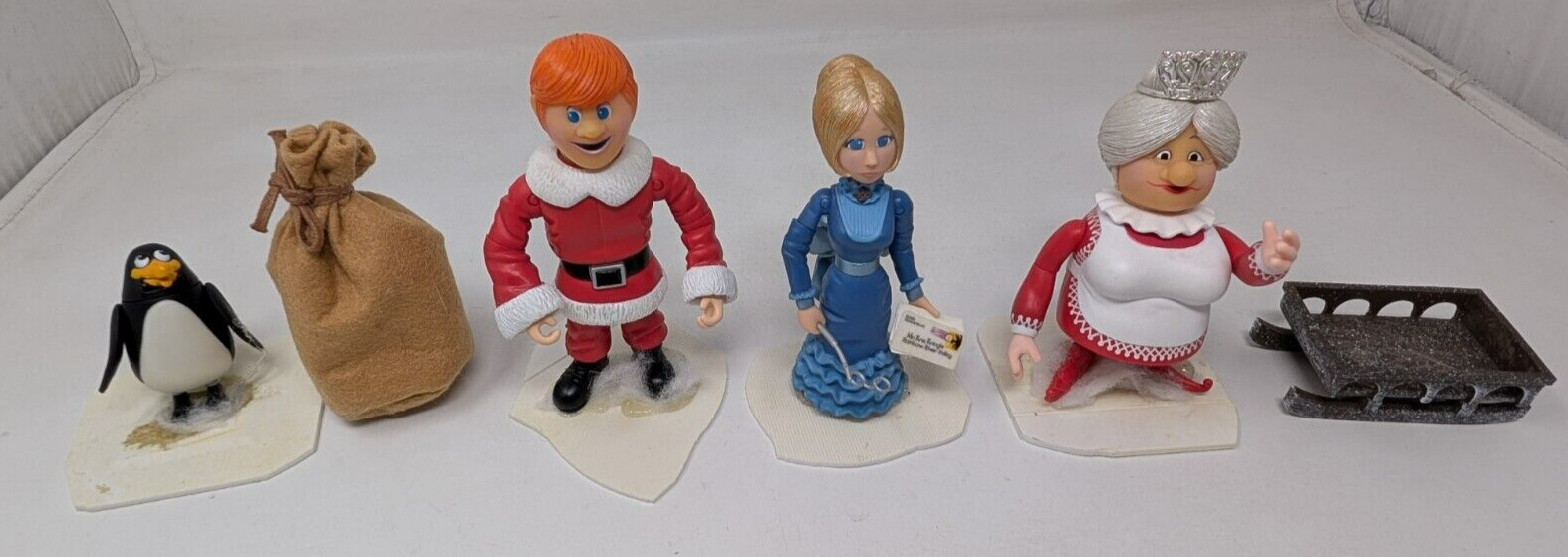 Memory Lane Santa Claus Is Comin To Town Kris Kringle Miss Jessica Tanta Figure