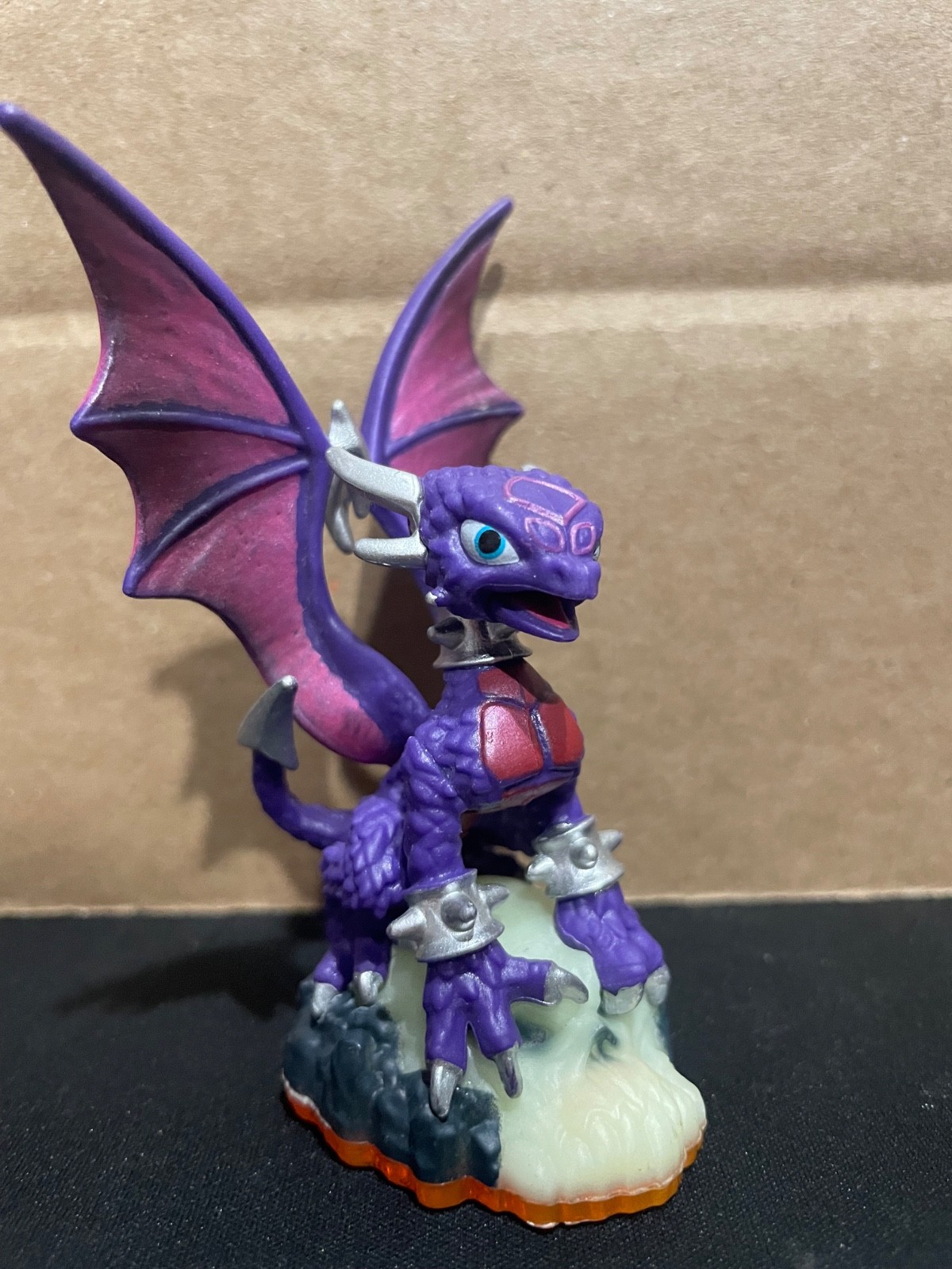 Skylanders Giants Cynder Series 2 Undead Dragon Figure Activision 2012