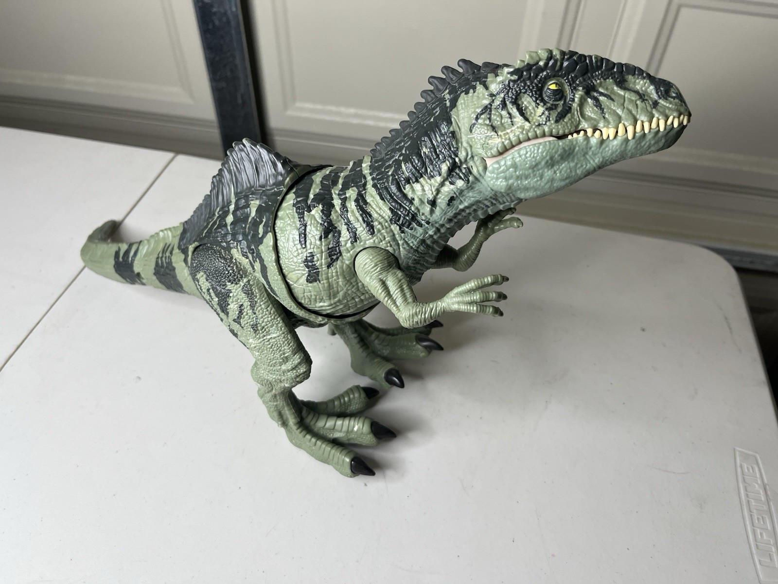 Modellino dinosauro Jurassic World Dominion Strike N' Roar Giganotosaurus