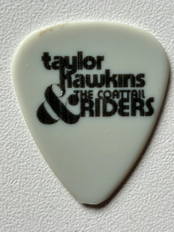 Rare Taylor Hawkins and the Coattail Riders guitarpick mediator plectrum