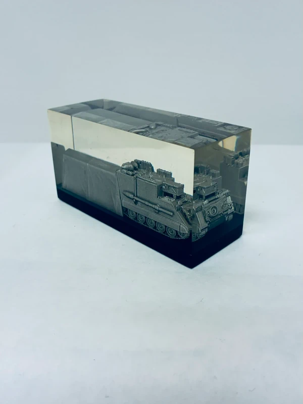 Edles Panzer-Modell: M577 Gefechtsstandpanzer im Acrylblock / Epoxy Harz Block H0