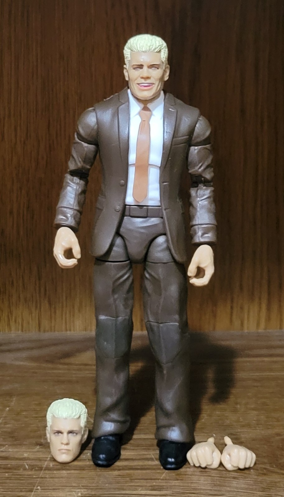 Esclusiva Ringside WWE Cody Rhodes Elite Series 120 con tuta marrone 