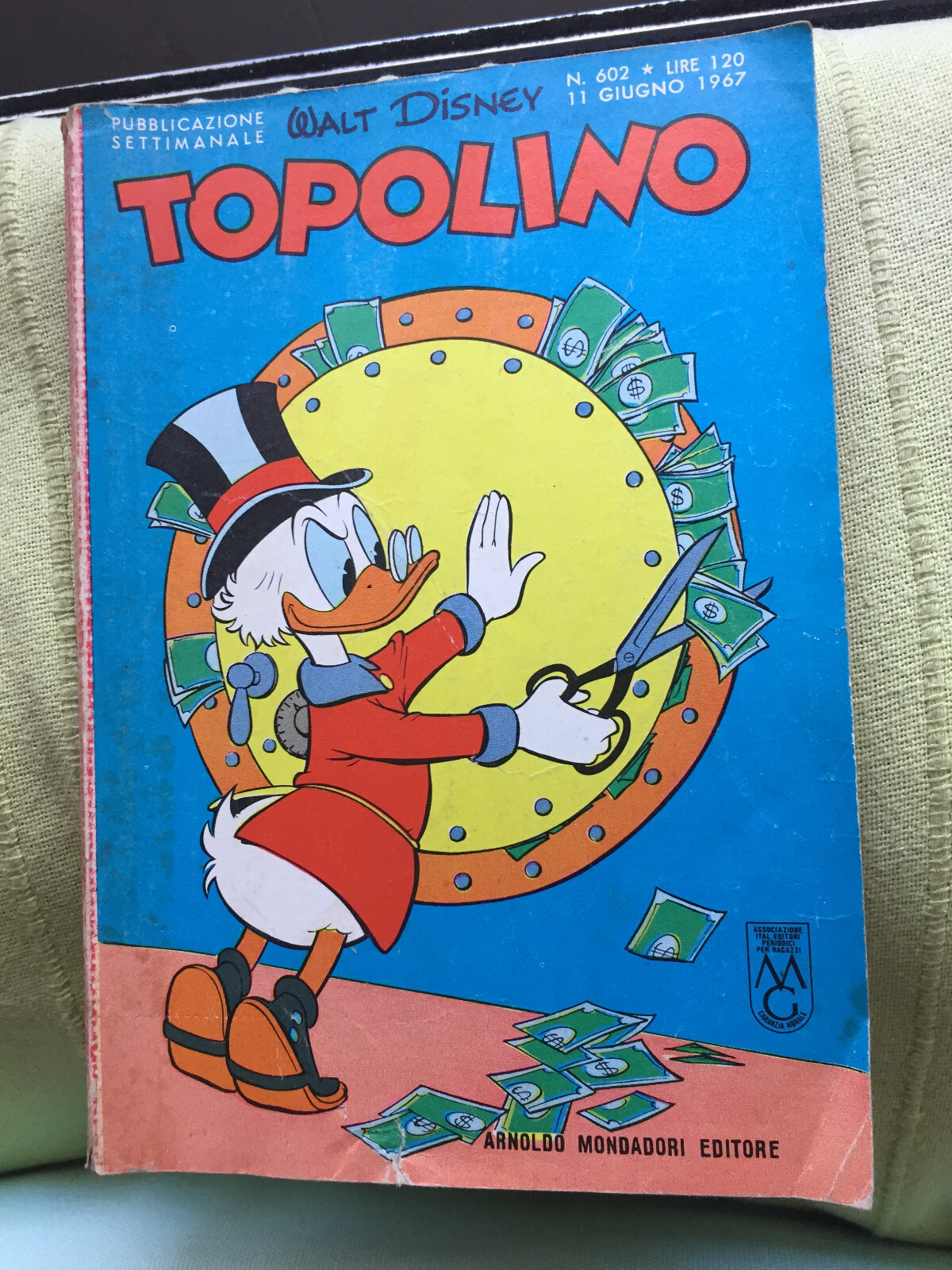 TOPOLINO N° 602 - 11 GIUGNO 1967 - CON I BOLLINI. BUONO/OTTIMO!