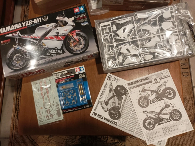 Maquette Yamaha yzr M1