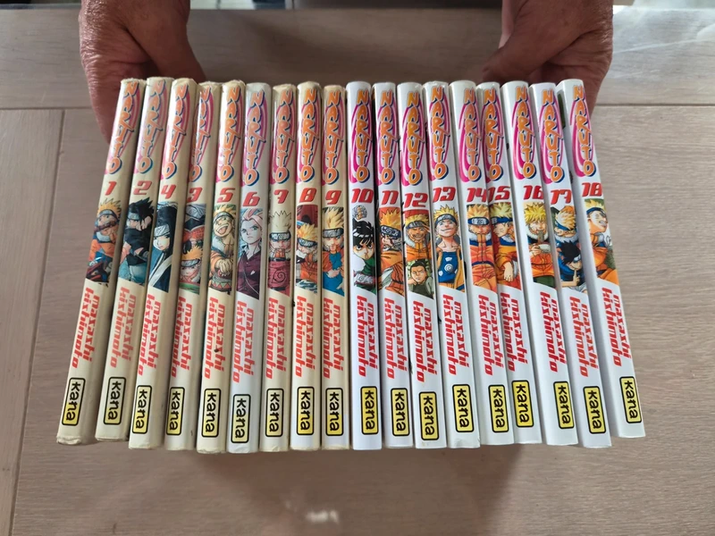 Lot des 18 premiers tomes du manga Naruto