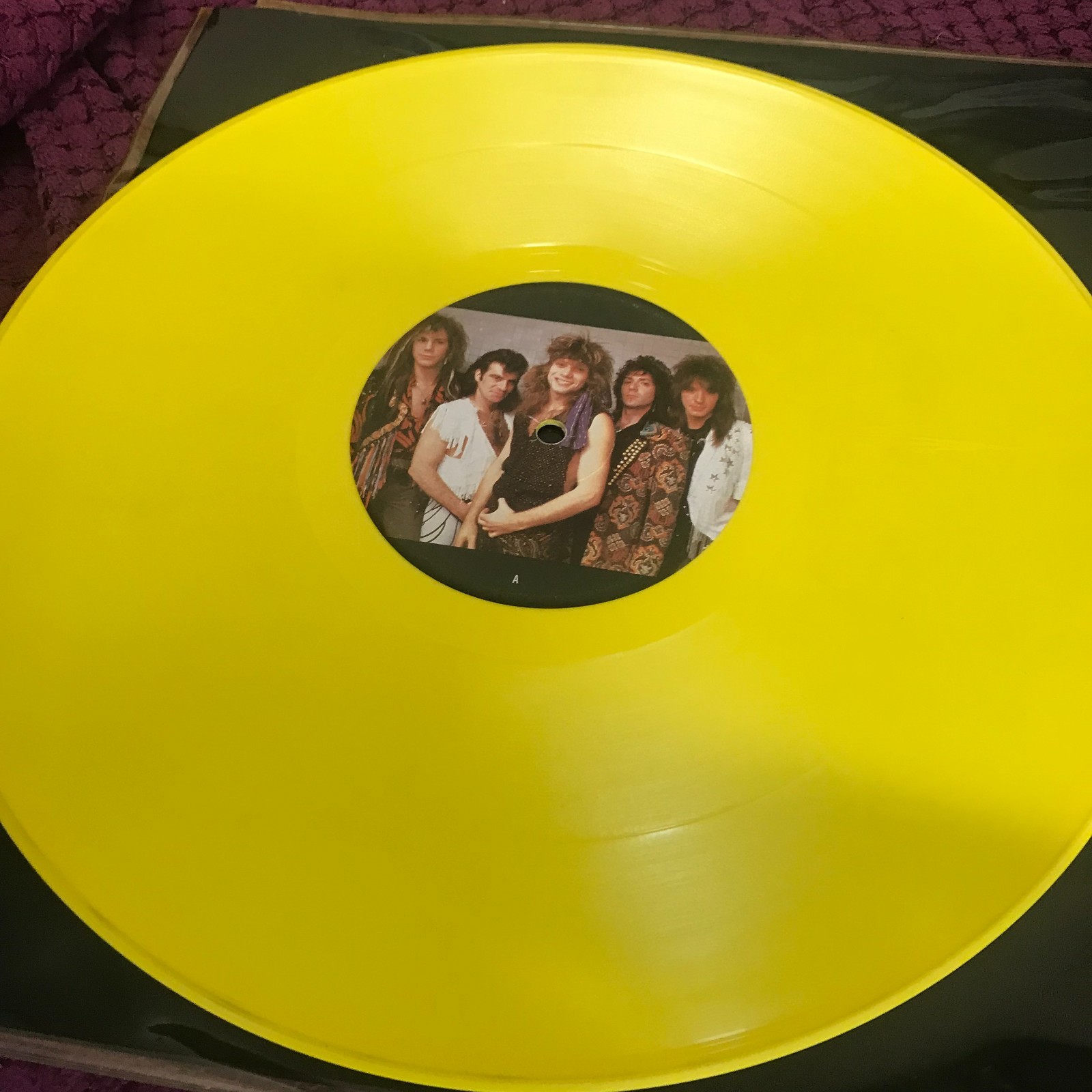 BON JOVI -NEVER CAN SAY GOODBYE . 12" YELLOW VINYL E.P.