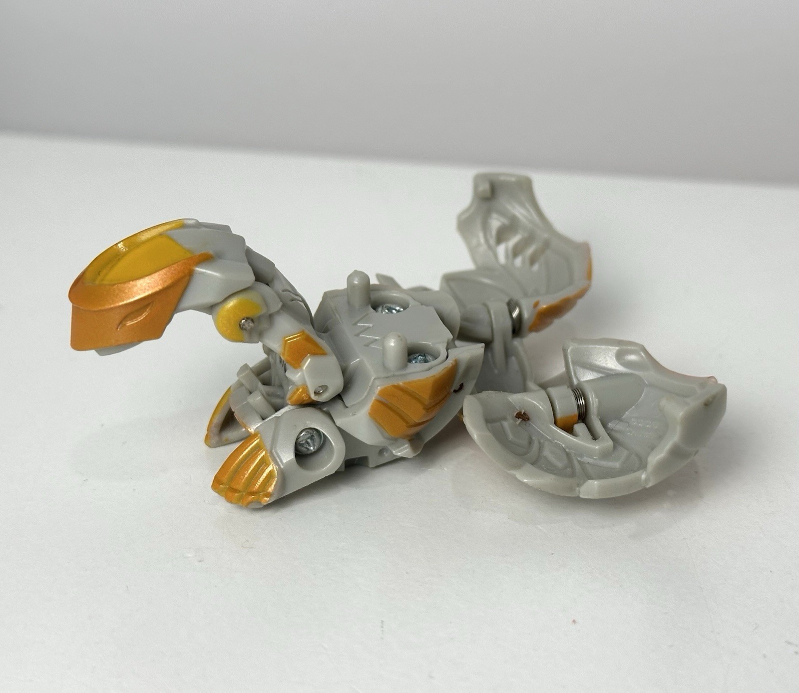 Bakugan Haos Hawktor 650G Figura Grigio Oro