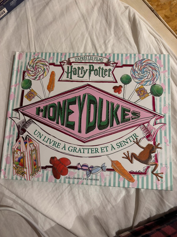 Lot livre Harry Potter : Honeydukes, et le guide cinéma d’Hermione Granger