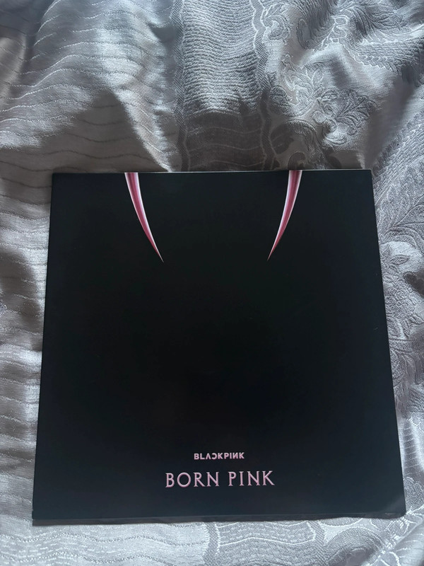 Blackpink– Born Pink (limited edition pink vinyl LP)