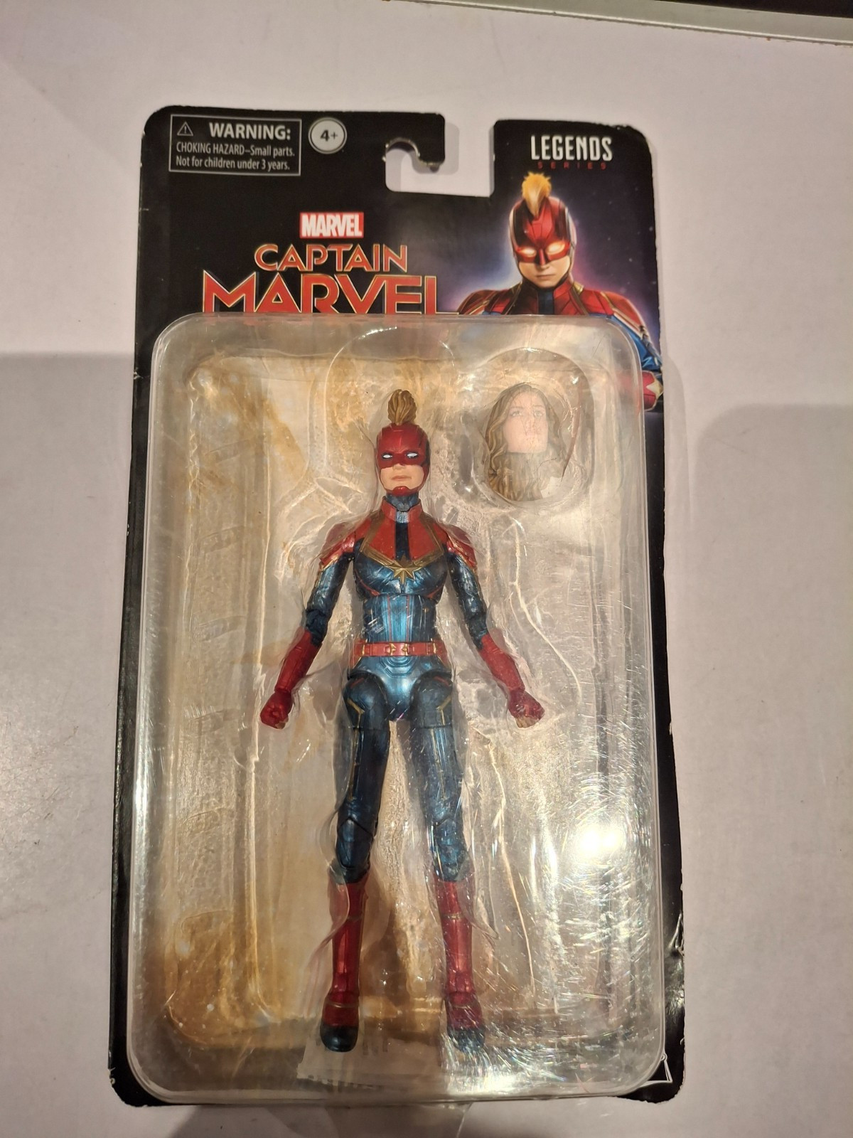 Marvel Legends Series Captain Marvel Action Figure 6" Retro Hasbro in scatola 