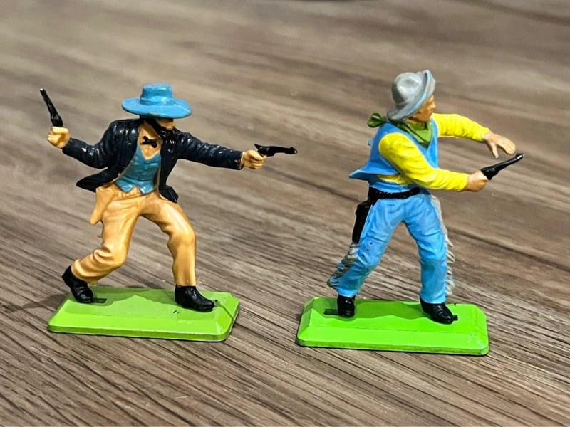 2 figuras de coleção vintage Britais Deetail, fabricada no Reino Unido em 1971.