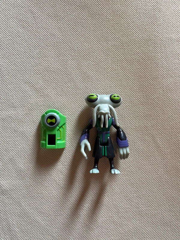 Azmuth ben ten action figure
