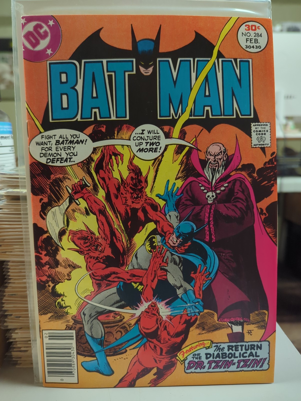 Batman #284 (DC Comics Feb 1977) Jim Aparo Cover Dr. Tzin-Tzin