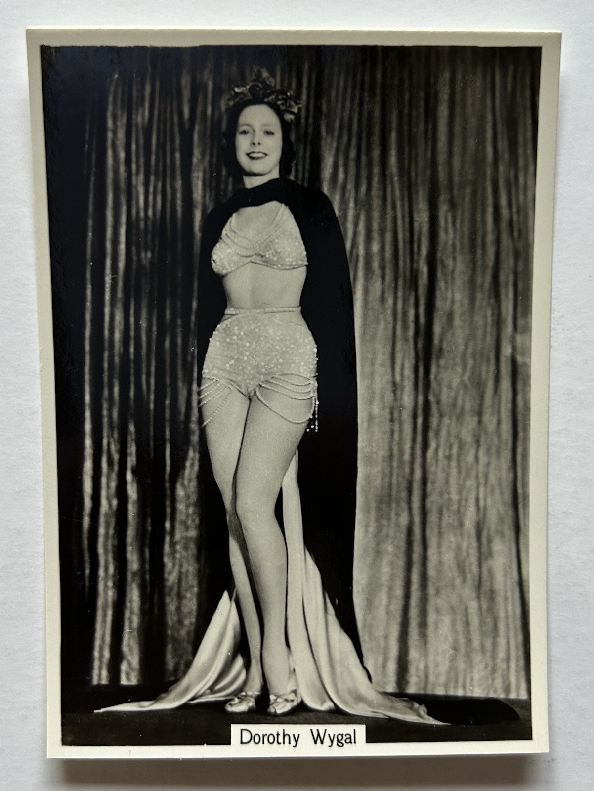 1938 Godfrey Phillips Dorothy Wygal Beauties of Today Large Tobacco Card #31 OT1