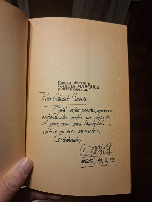 Puerta abierta a García Márquez y otras puertas, Conrado Zuluaga (con su dedicatoria)