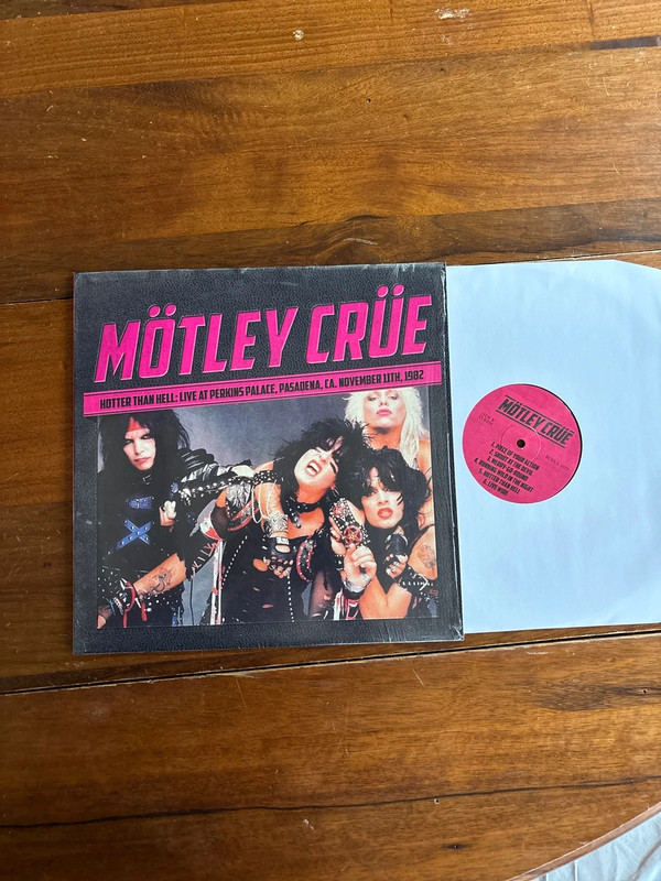 Motley Crue - Hotter than hell live at Live at Perkins Palace, Passadena Nov 11th 1982