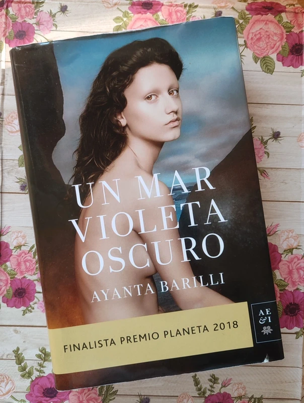 Un mar violeta oscuro