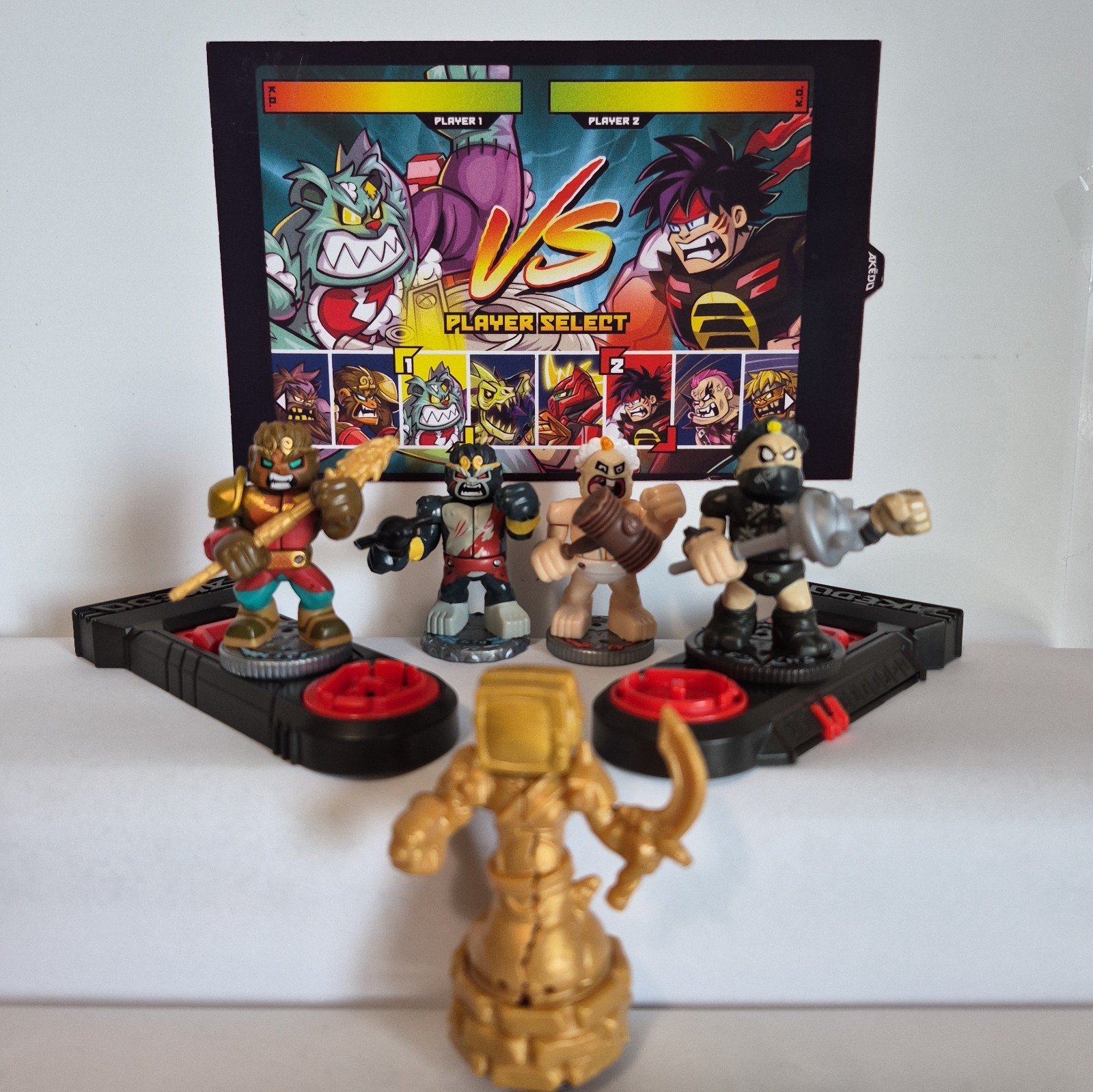 Akedo vs. Battle - GOKONG vs. BIG STINKY with Training Dummy and Controllers 