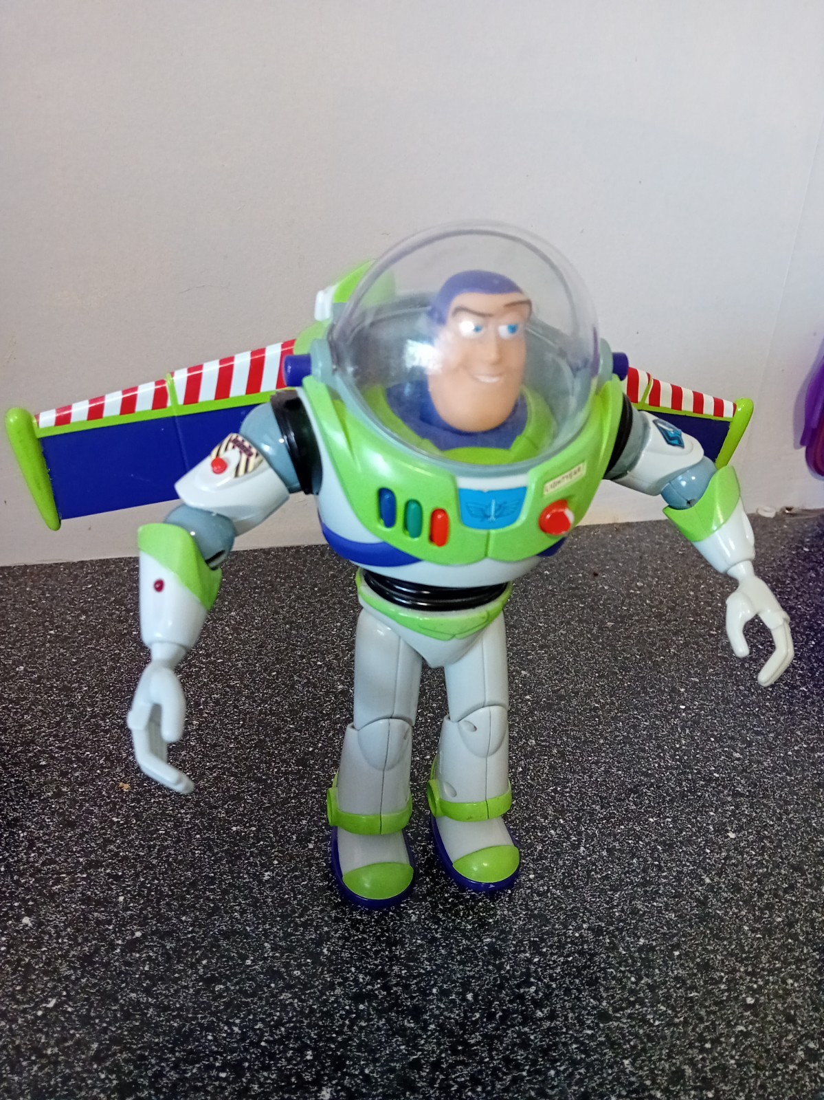 Disney Think Ways Buzz Lightyear parla ma devi premere forte i pulsanti