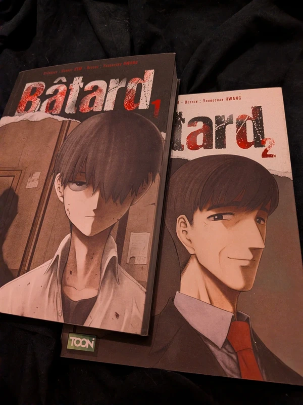 Deux tomes du manga batard.