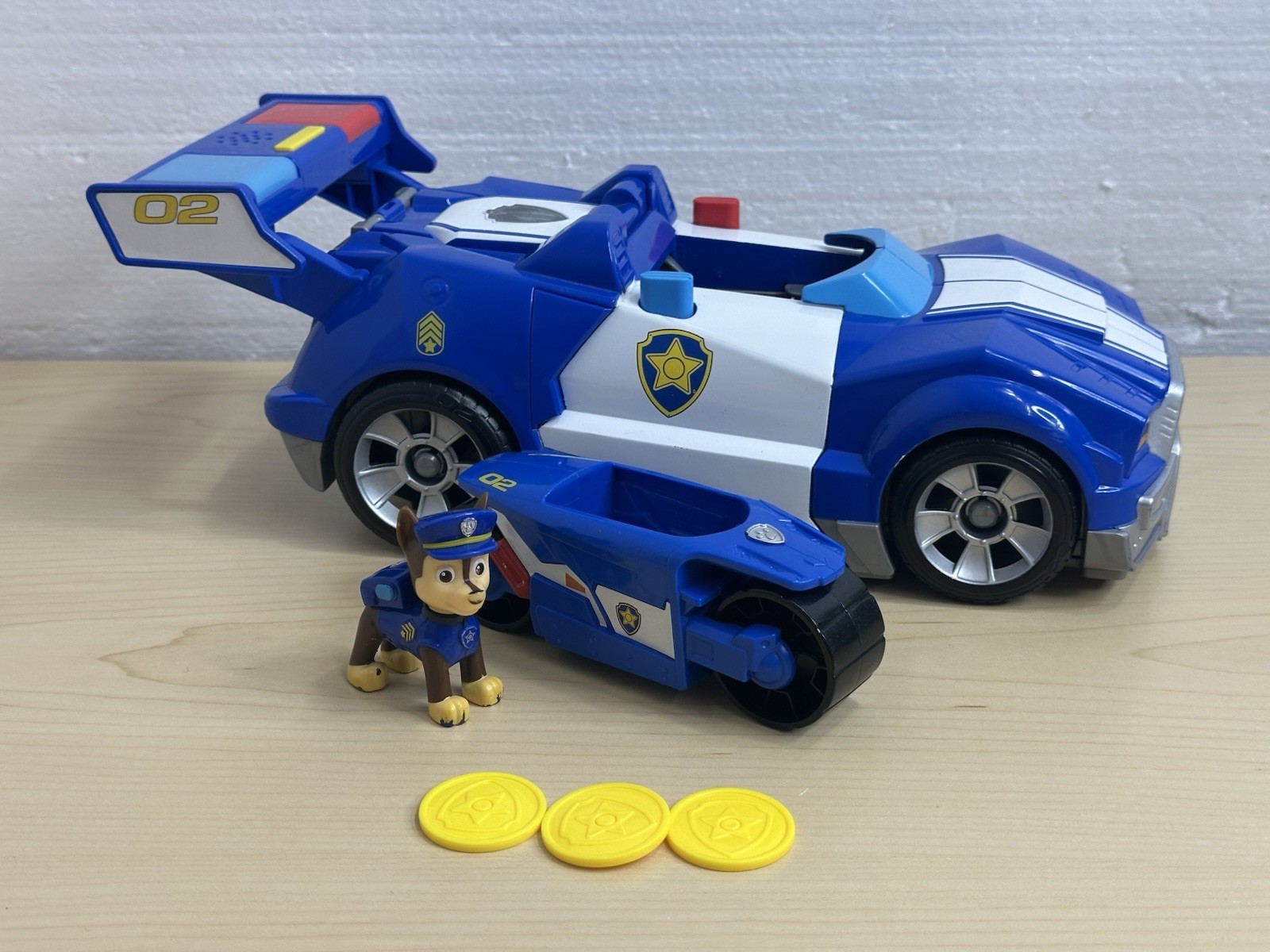 Paw Patrol Chase 2 in 1 Transforming Movie City Cruiser con personaggio, 3 dischi funziona