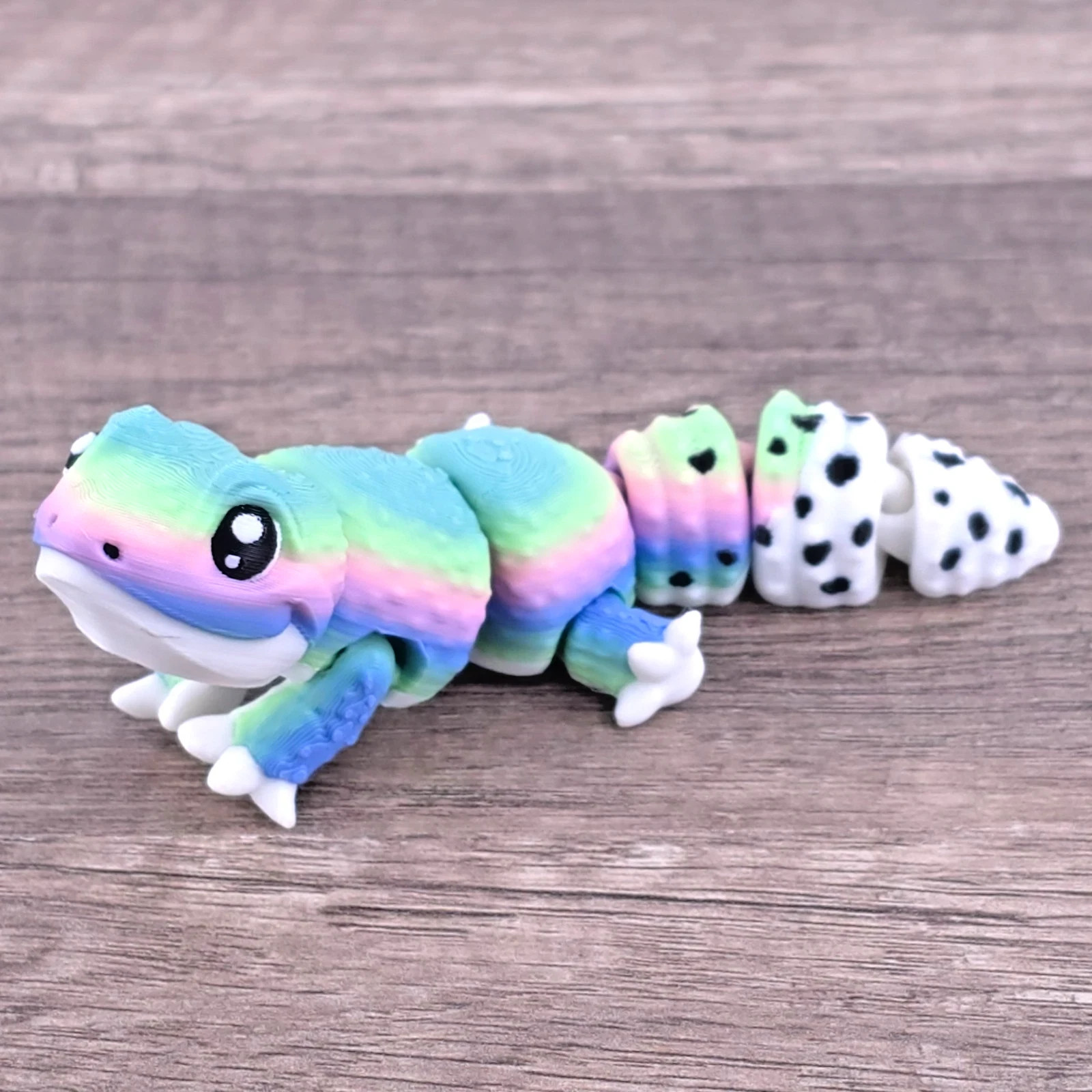 Geco leopardo stampato in 3D articolato Flexi Fidget giocattolo - scrivania animale domestico - arcobaleno