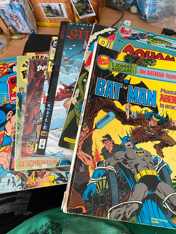 9 Comic / Comics