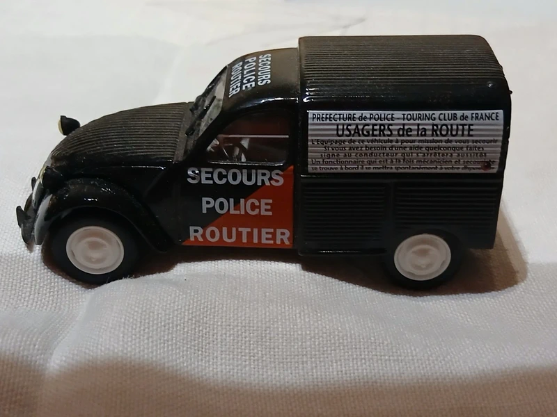 2CV secours police routier Norev pour collectionneur