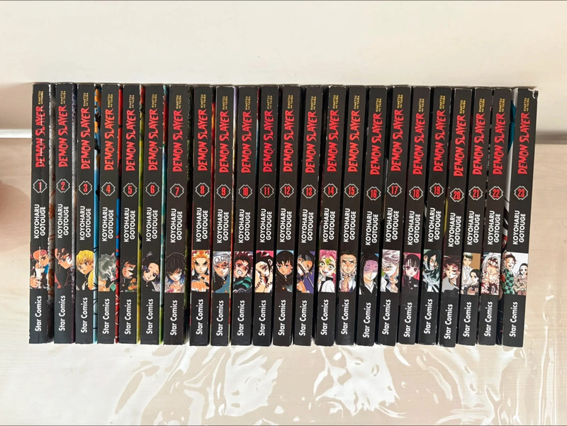 Collana completa da 1 a 23 manga Demon Slayer,edizione Comics.