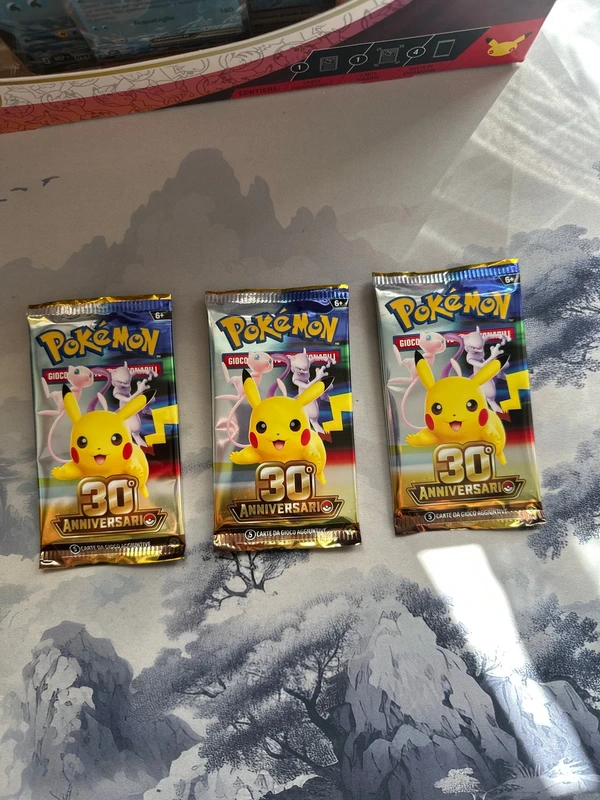 3 pacchetti 30 anniversario Pokémon