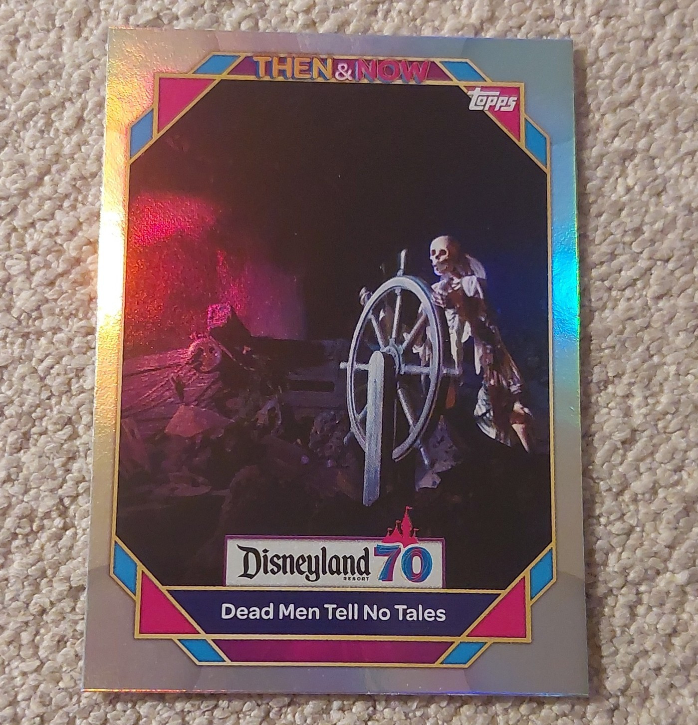 Carta Topps 2025 Disneyland Resort 70 Allora e Ora Dead Men Tell No Tales #74