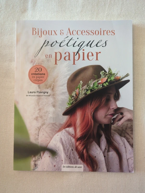 Bijoux et accessoires poétiques en papier