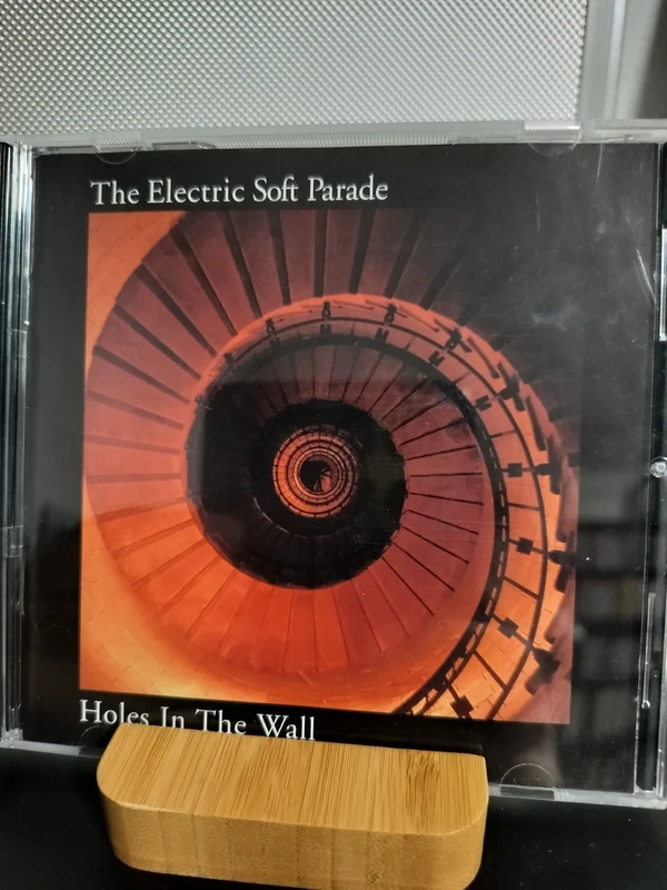 The Electric Soft Parade - Hole On The Wall