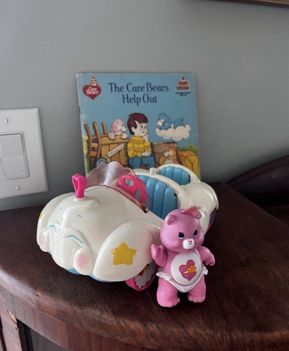 The Care Bears Help Out Book vintage 1980s doll action figure baby hugs Kenner