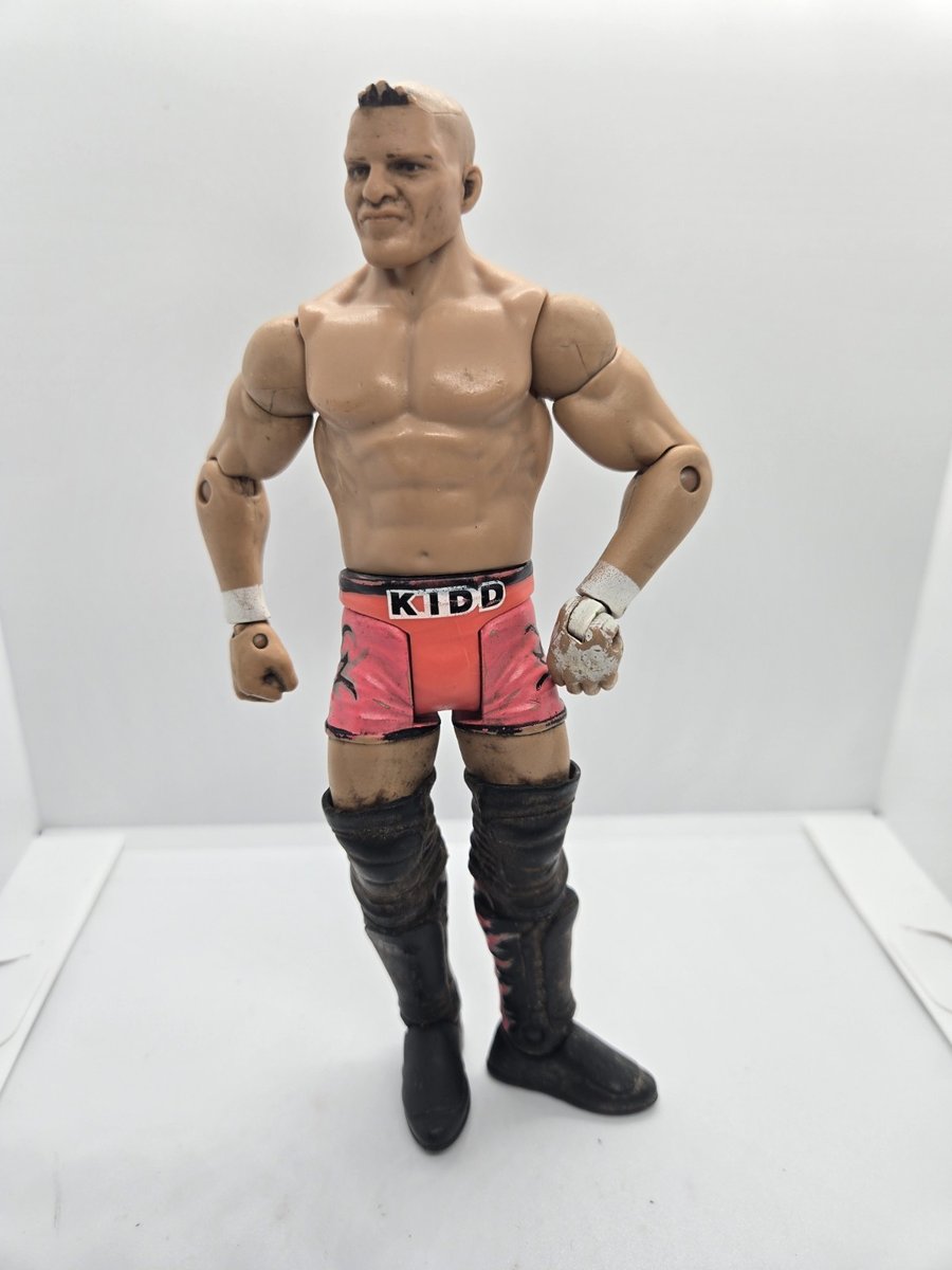 Modellino WWE 2010 Mattel Tyson Kidd Wrestling tronchi rosa