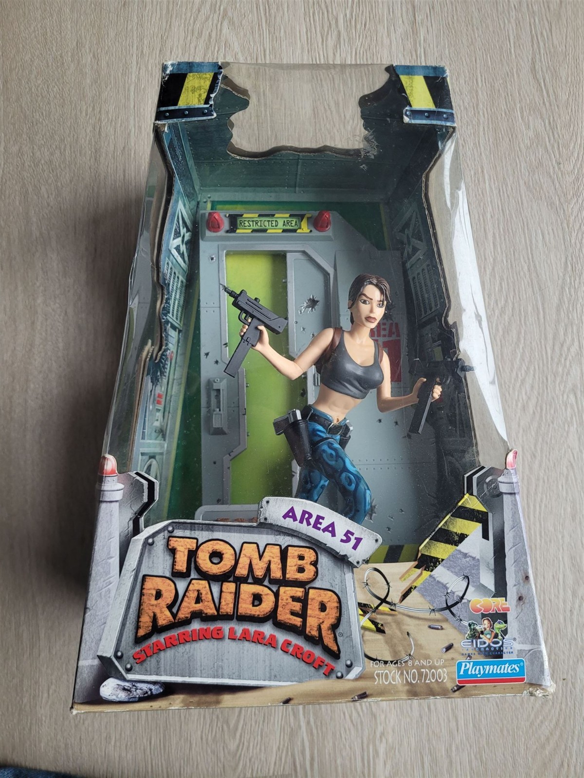Playmates Tomb Raider Lara Croft Area 51 Diorama Figur Movie Maniacs NEU OVP