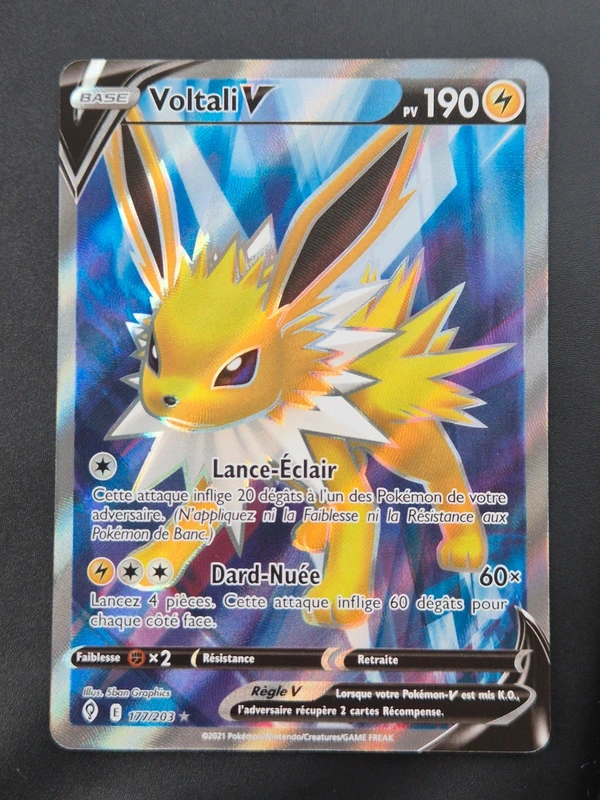 Carte Pokémon - Voltali V 177/203 (EVS 177)