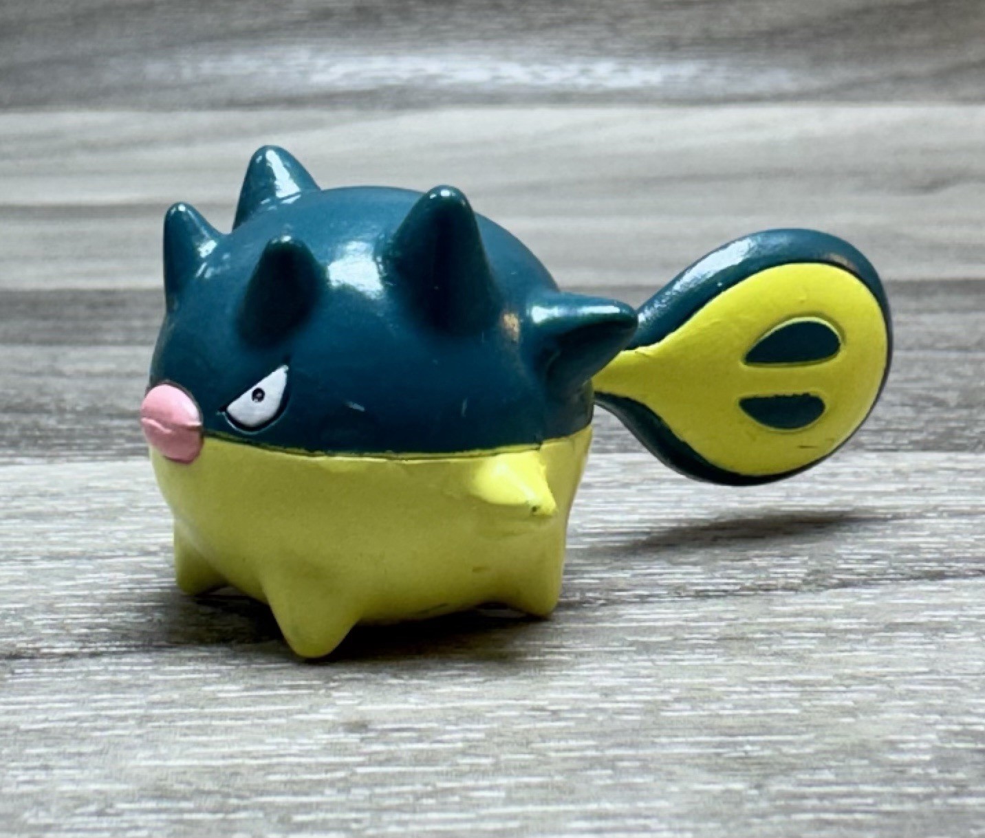 RARE VINTAGE TOMY POKEMON QWILFISH CGTSJ NINTENDO 1.5" MINI FIGURE - AUTHENTIC