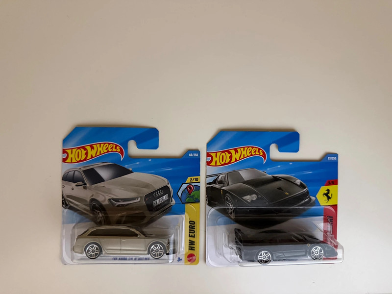 Audi Rs6 Avant e Ferrari F40 Competizione Hot Wheels 1:64 1/64