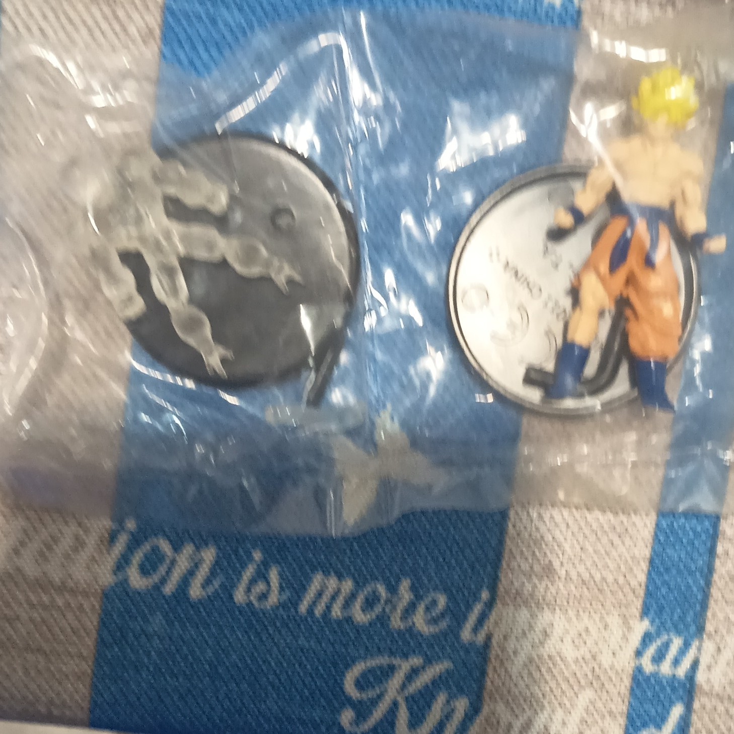 Goku Dragon Ball mini action figure in plastica con base di supporto 4 cm circa