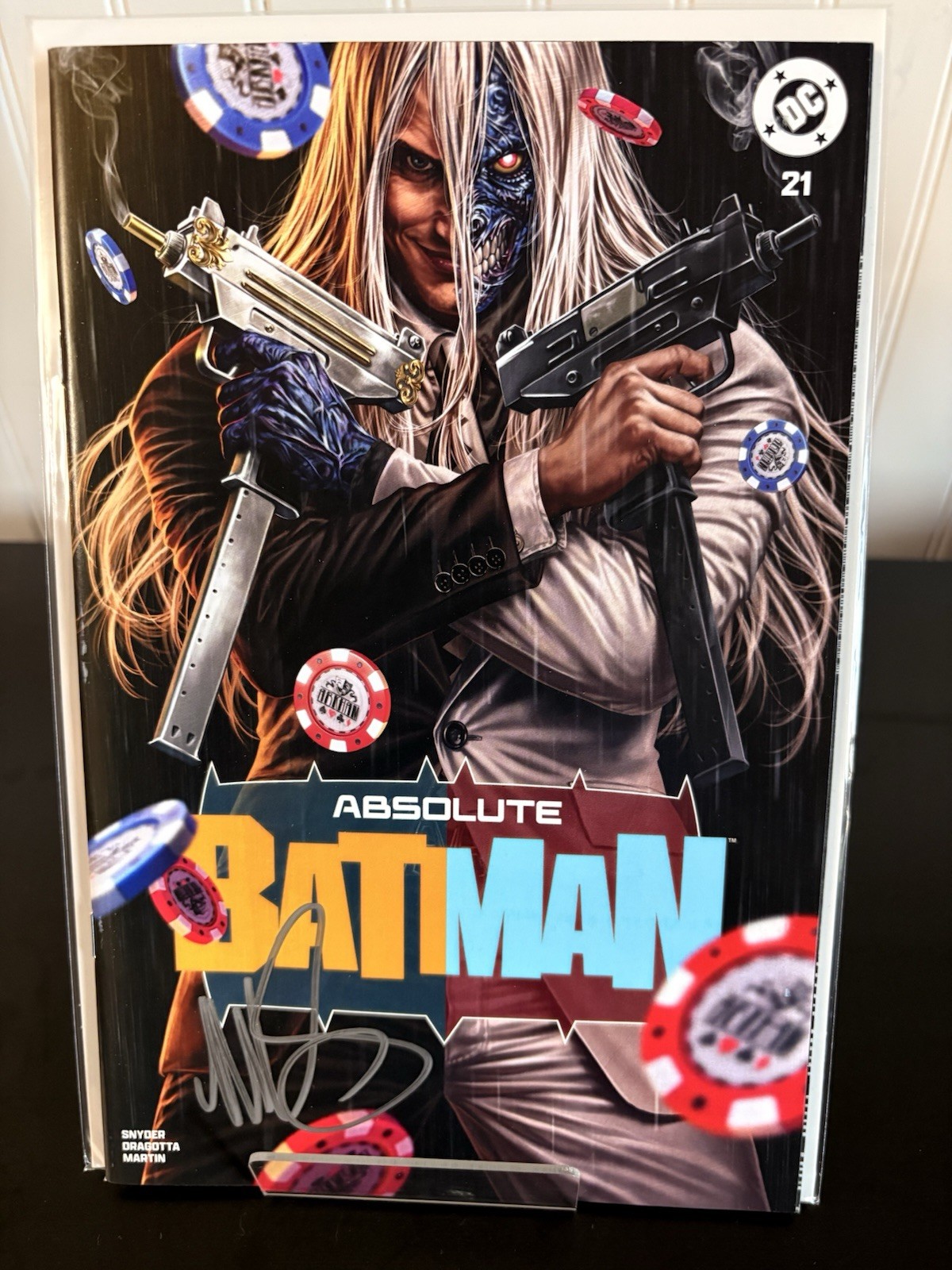 ABSOLUTE BATMAN #21 ABITO COMMERCIALE ESCLUSIVO FIRMATO MARK BROOKS CON COA NM