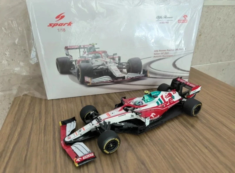Alfa Romeo C41 Giovinazzi 2011 Spark 1/18