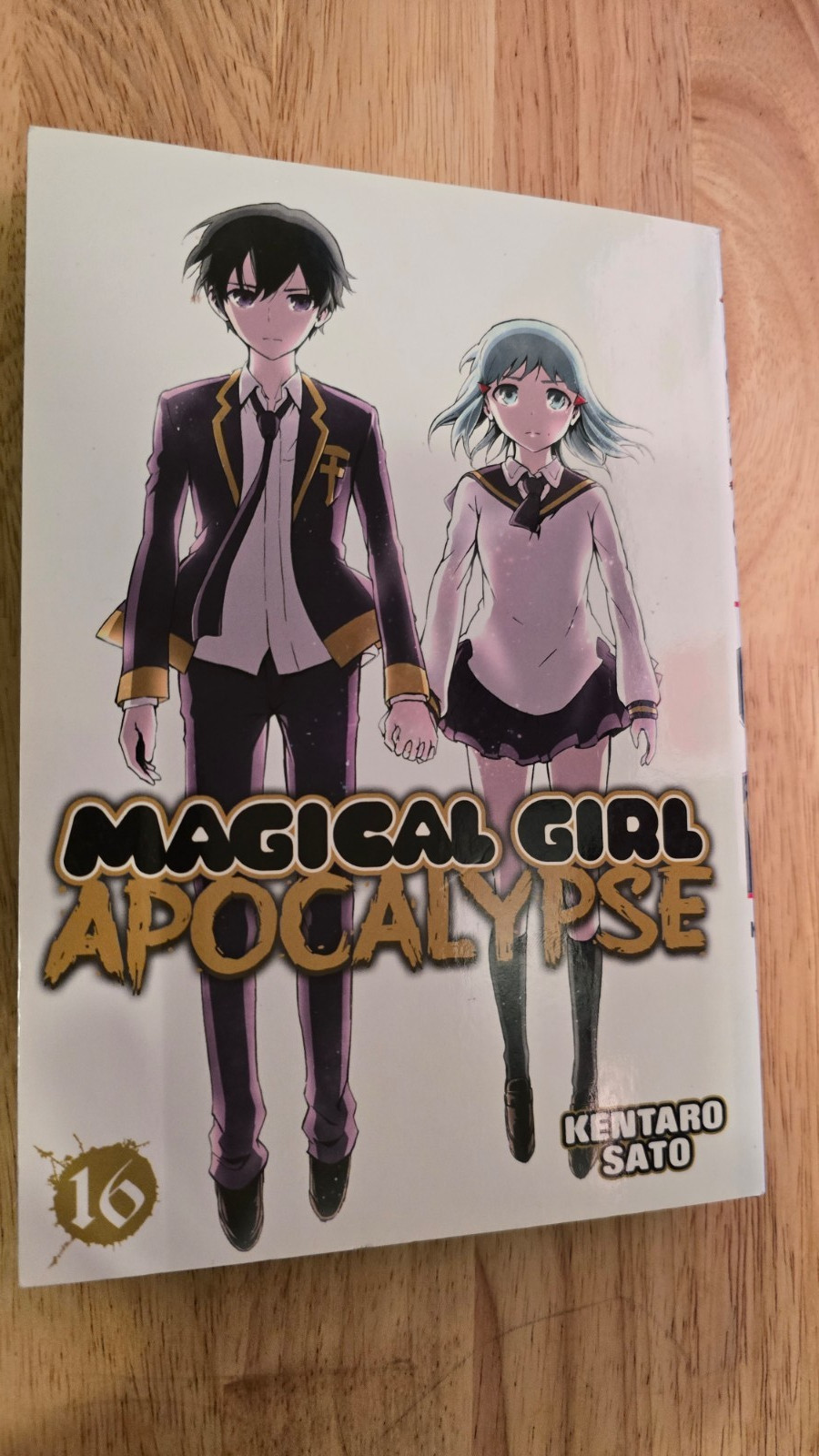 Magical Girl Apocalypse manga volume 16 in inglese di KENTARO SATO