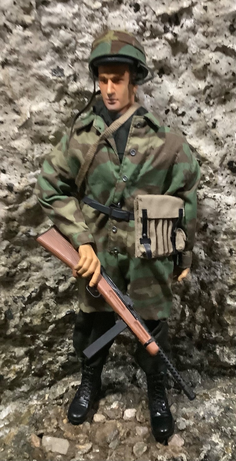 1/6 WWII BBi/Dragon paracadutista mimetico RSI italiano con SMG Anzio 1944