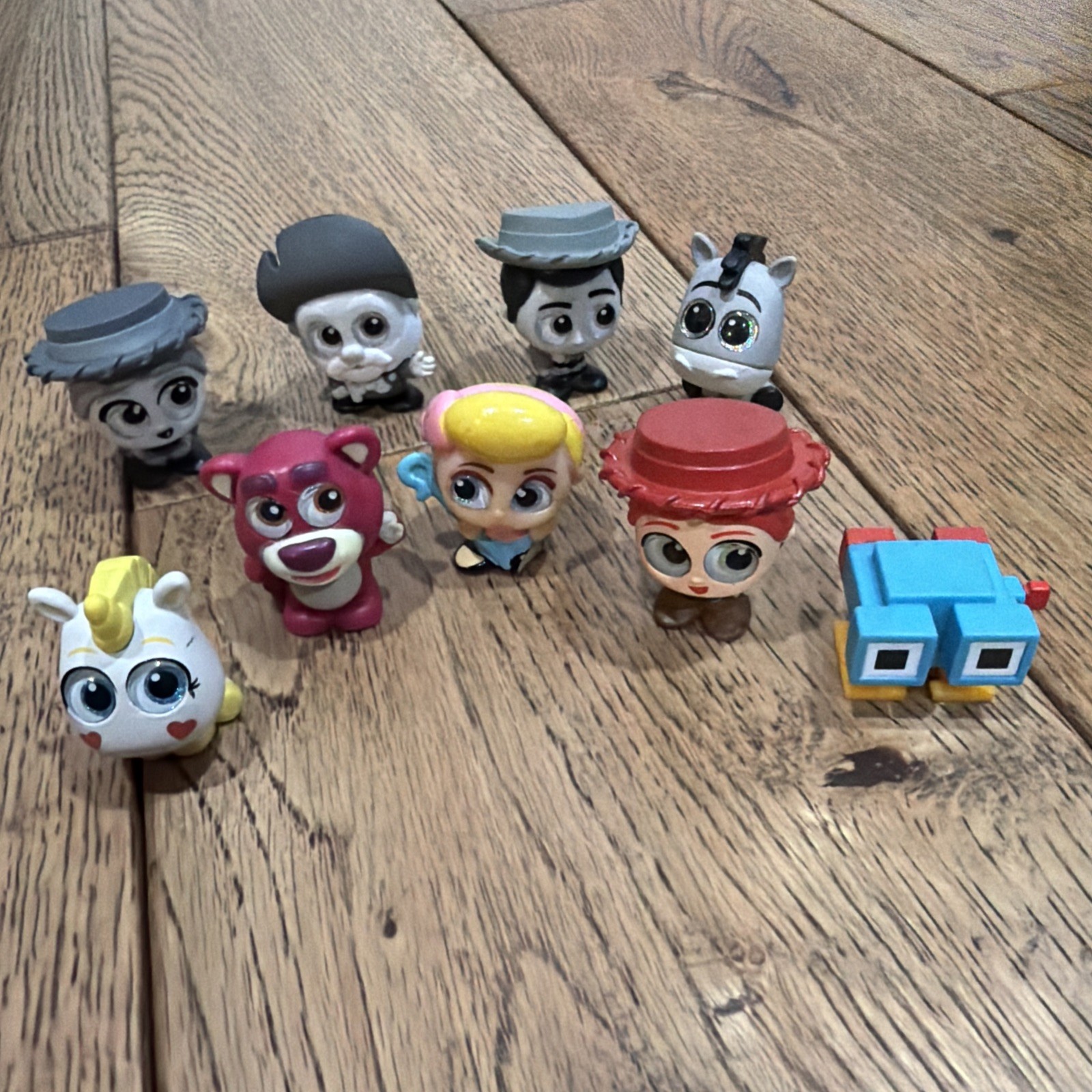 Disney Doorables Toy Story lotto di 9 personaggi Woody Jesse Bo Peep Stinky Pete 