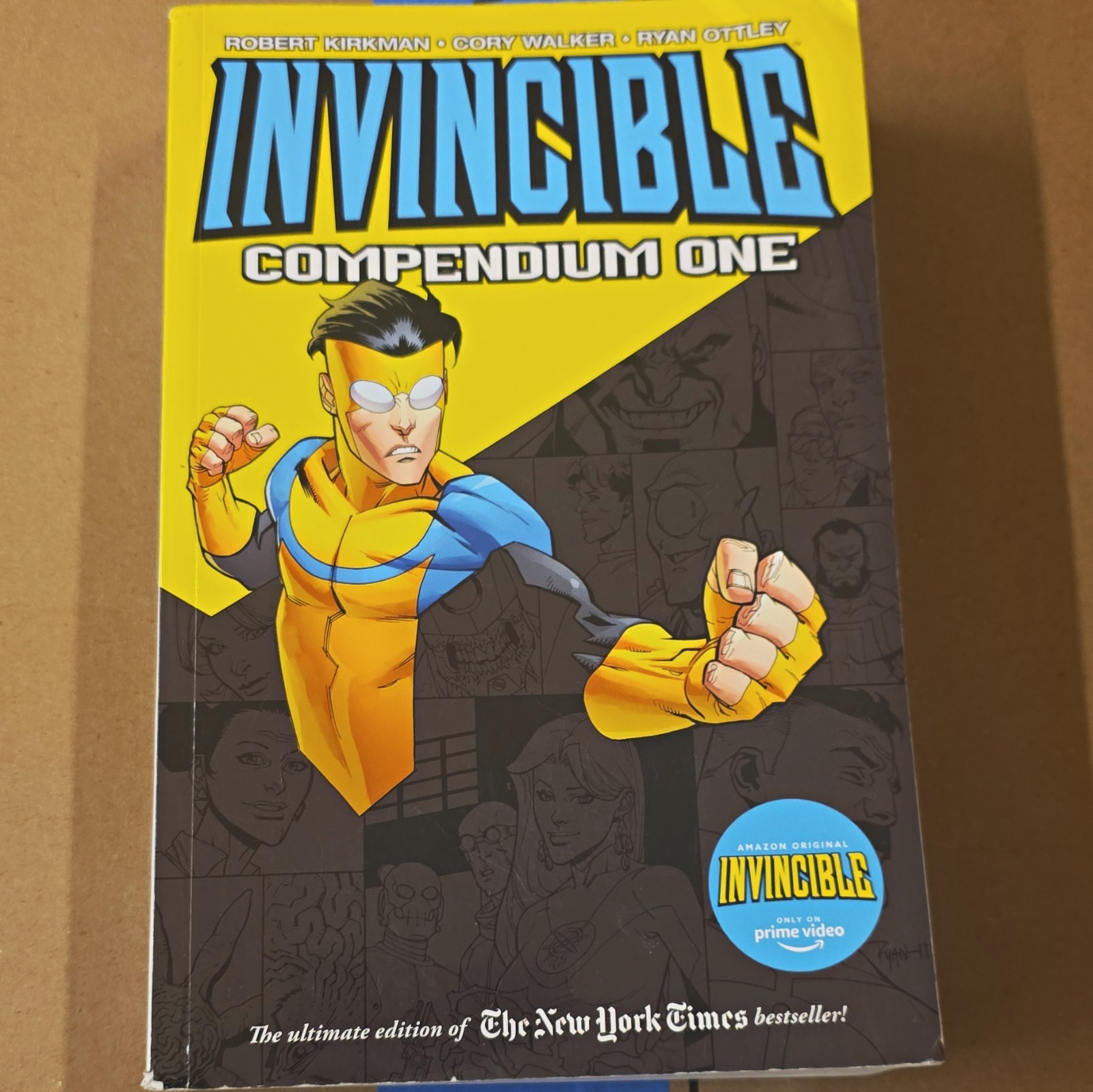 Image Comics Invincible Compendium One TPB supereroi Kirkman Mark Grayson