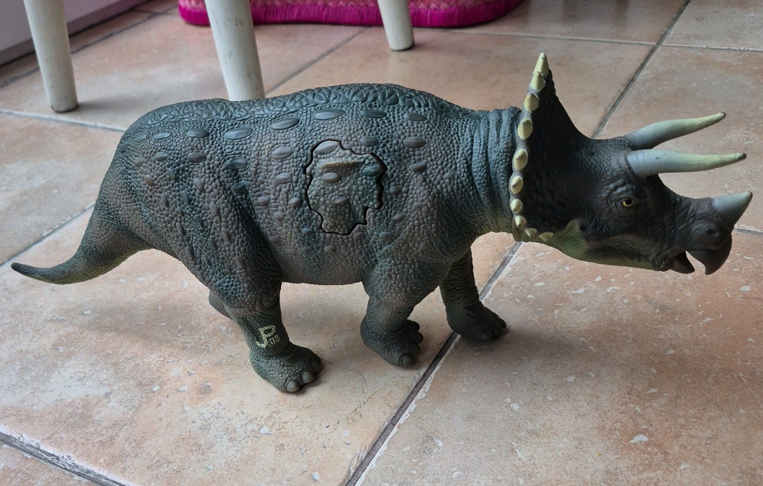 JURASSIC PARK 1993 KENNER TRICERATOPS JP08 COMPLETO SFUSO OTTIME CONDIZIONI!