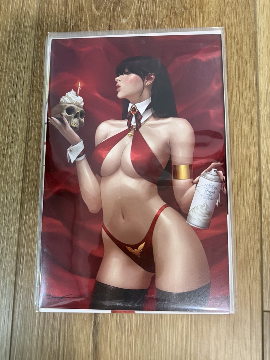 Vampirella #1 Trinity Exclusive di Jeehyung Lee