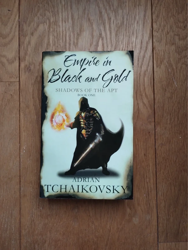 Empire in Black and Gold – Adrian Tchaikovsky (Shadows of the Apt 1)