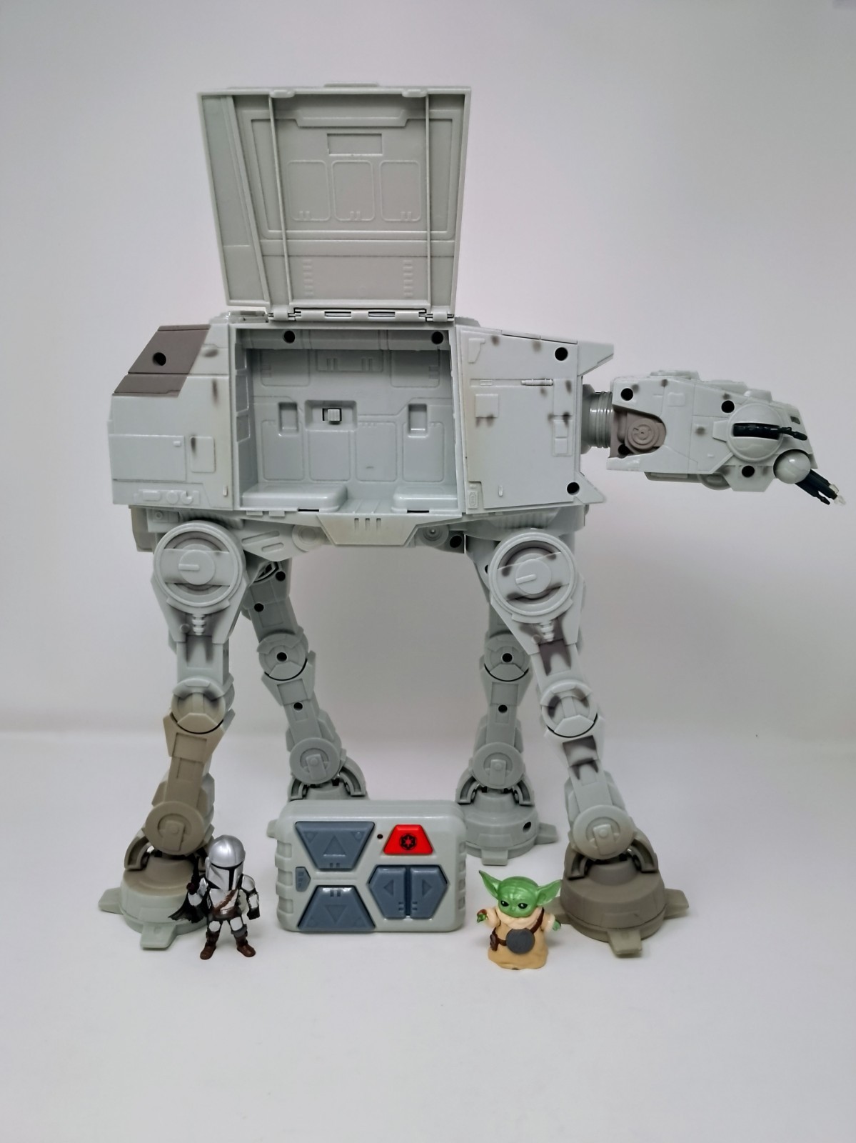 Star Wars R/C Imperial Remnant AT-AT - Mandalorian And Grogu Remote Controlled
